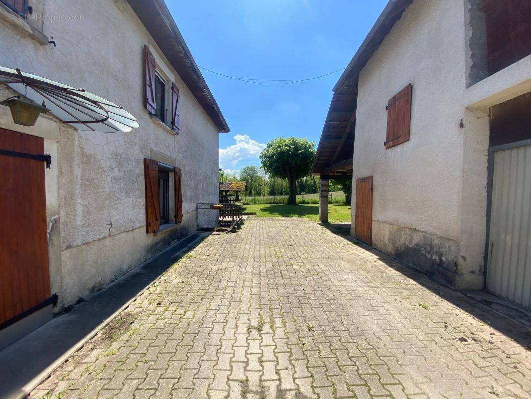 Maison à FAVERGES-DE-LA-TOUR