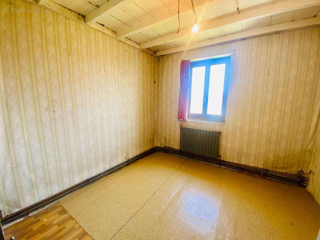 Maison à FAVERGES-DE-LA-TOUR