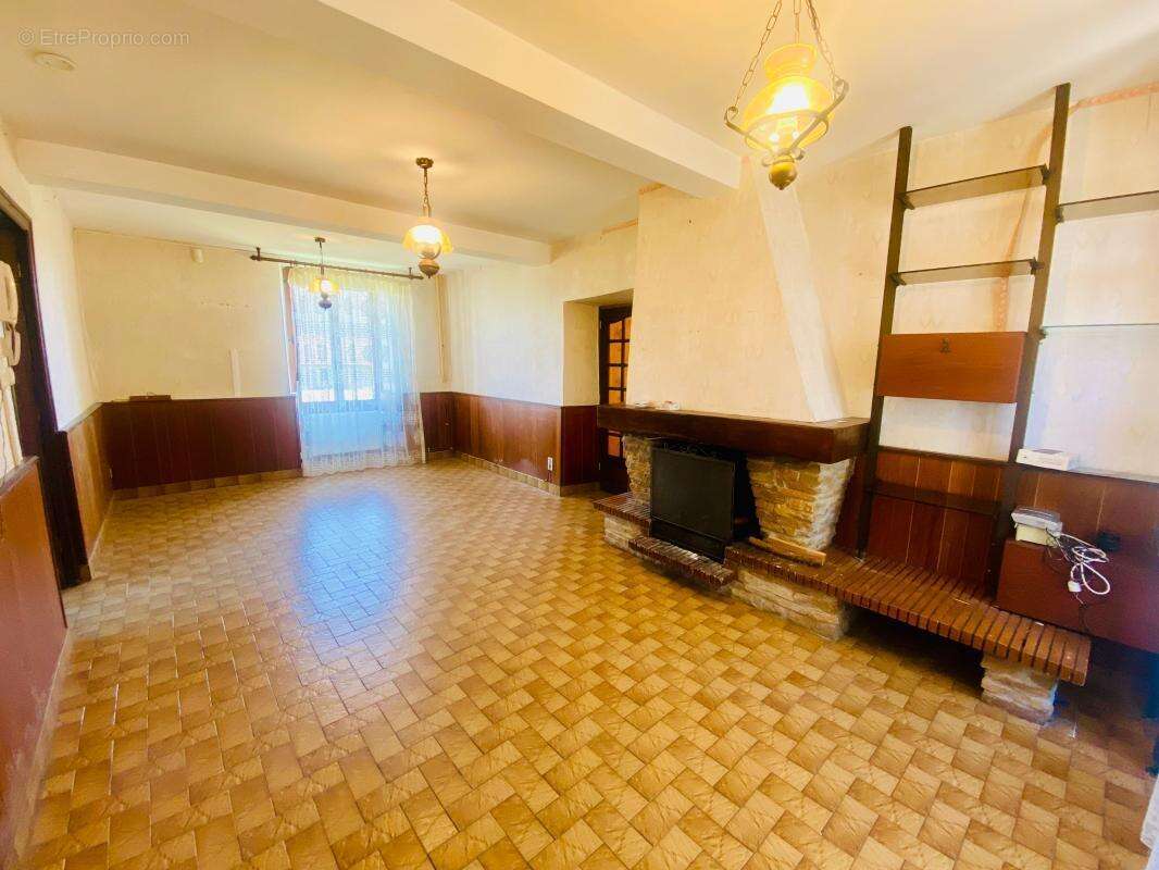 Maison à FAVERGES-DE-LA-TOUR