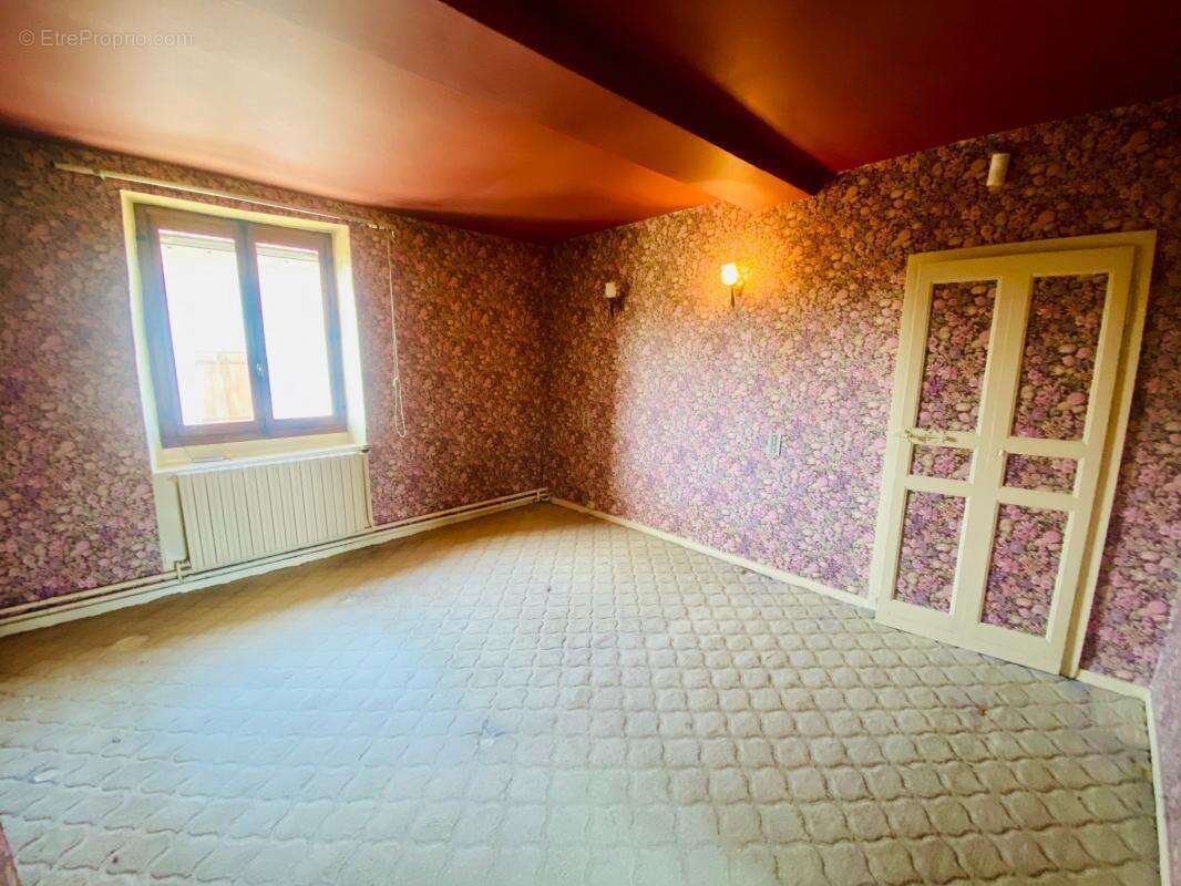 Maison à FAVERGES-DE-LA-TOUR