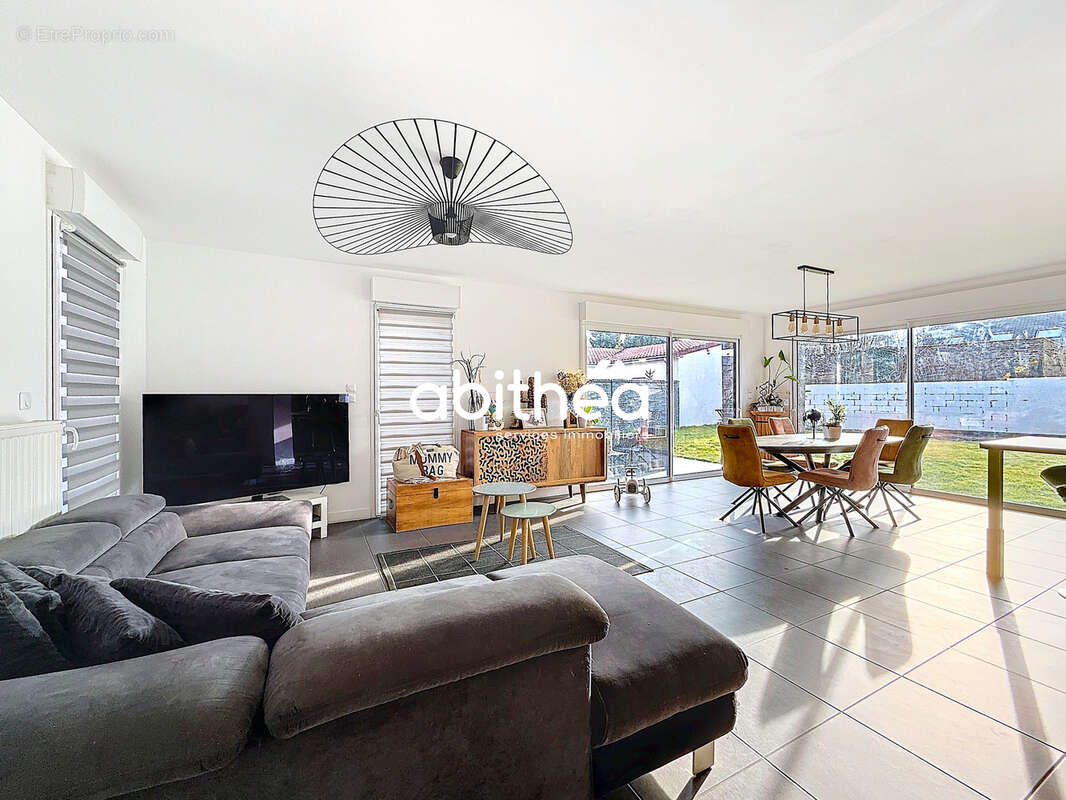 Maison à FRESNES-LES-MONTAUBAN