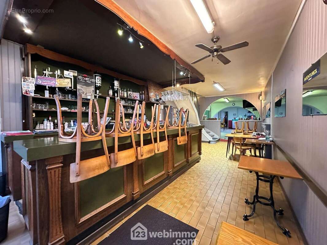 Un local commercial - Maison à CRECY-SUR-SERRE