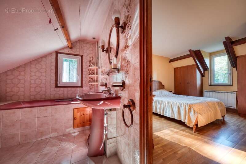 Maison à LA QUEUE-LES-YVELINES