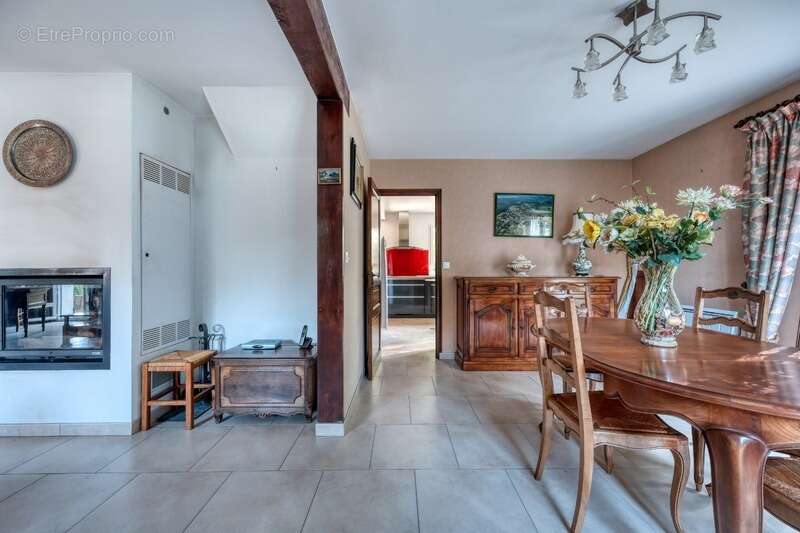 Maison à LA QUEUE-LES-YVELINES