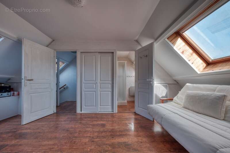 Maison à LA QUEUE-LES-YVELINES