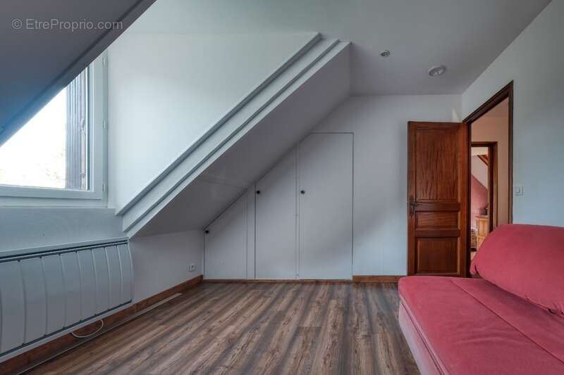 Maison à LA QUEUE-LES-YVELINES