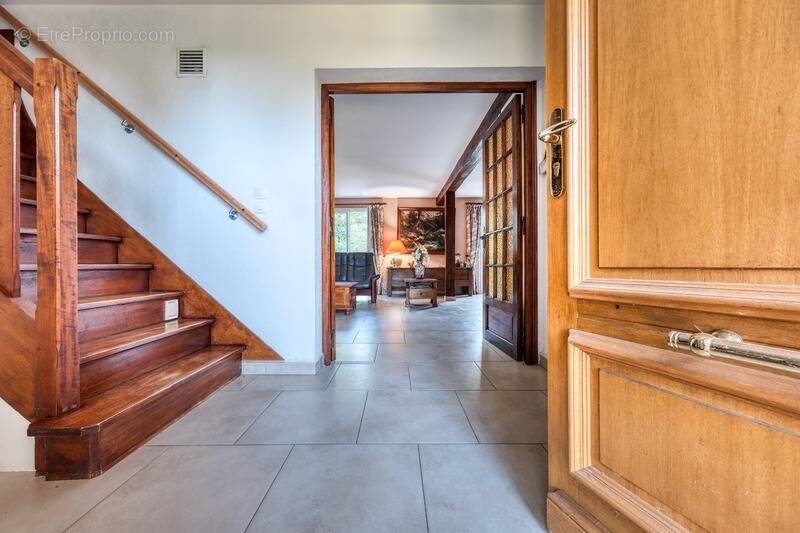 Maison à LA QUEUE-LES-YVELINES