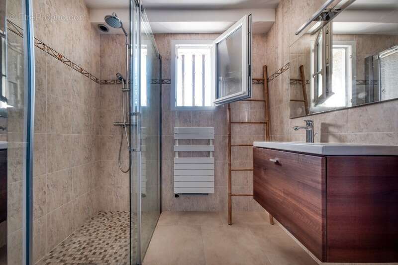 Maison à LA QUEUE-LES-YVELINES