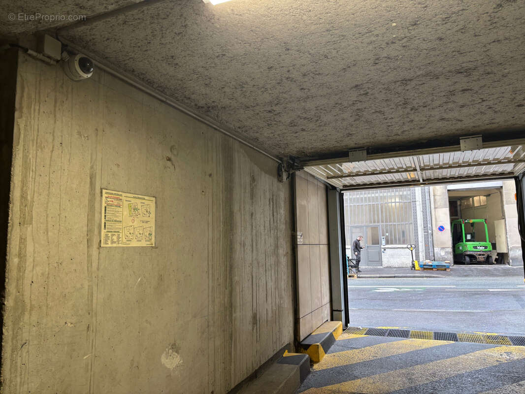 Parking à PARIS-10E