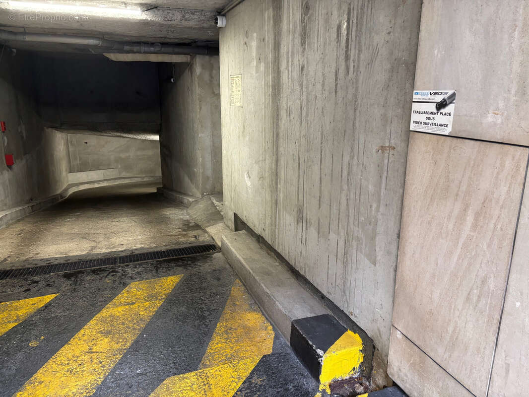 Parking à PARIS-10E