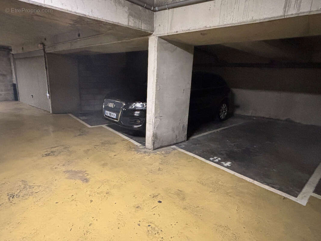Parking à PARIS-10E