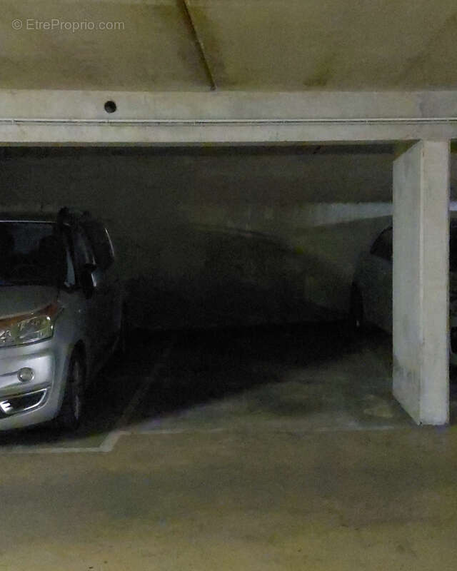 Parking à PARIS-10E