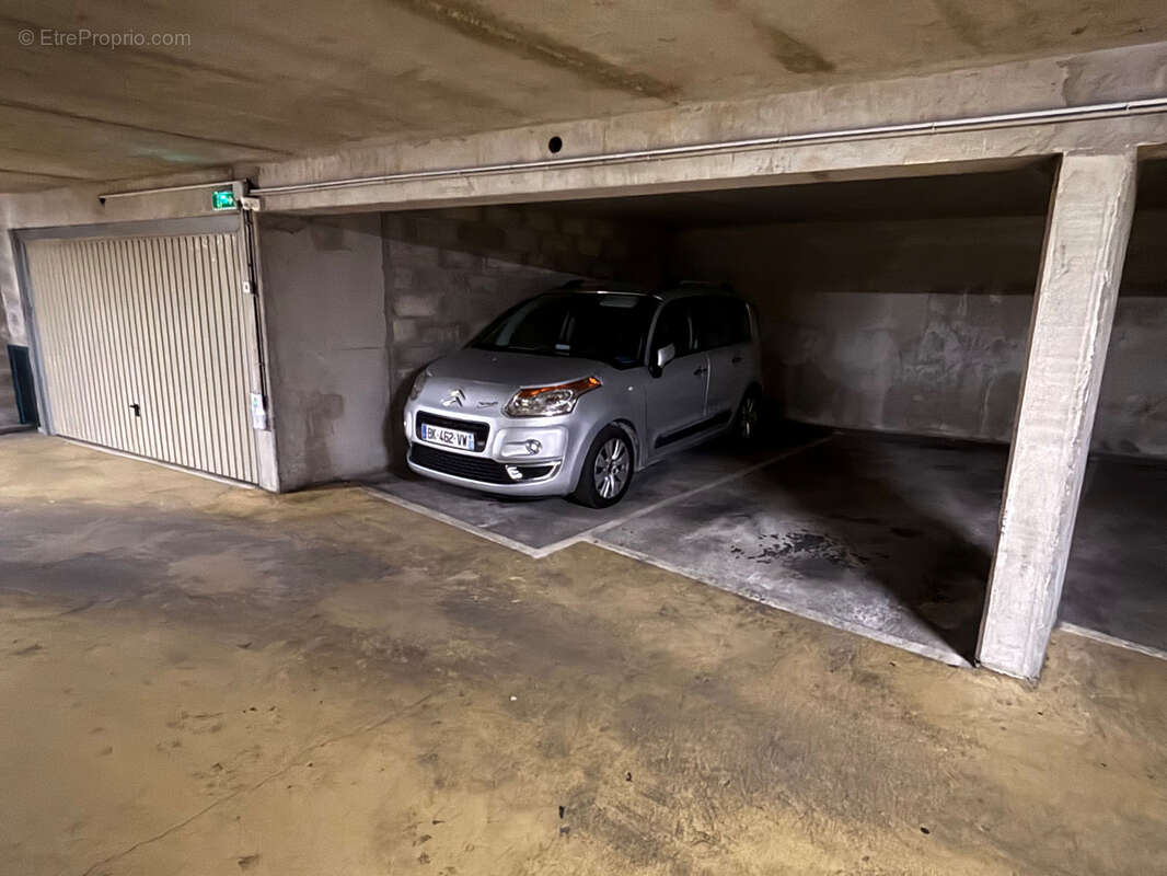 Parking à PARIS-10E