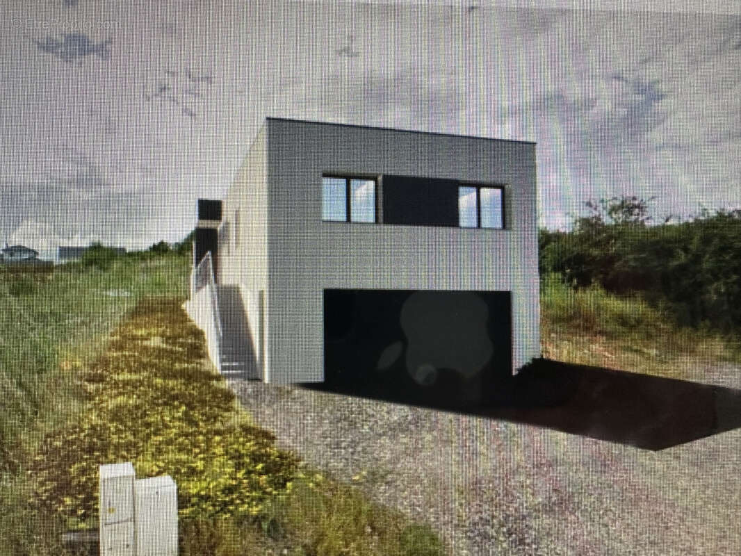 Terrain à SERVIGNY-LES-SAINTE-BARBE