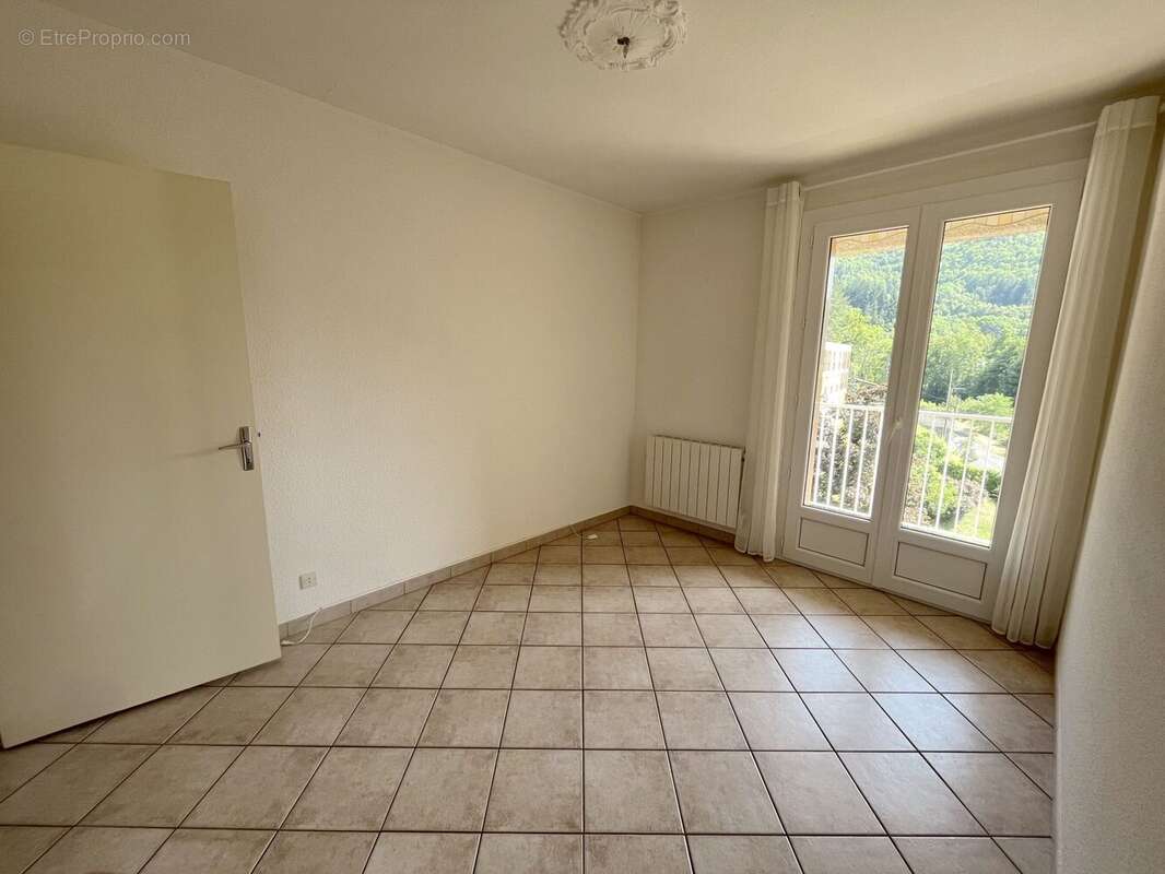 Chambre 2 - Appartement à LE CHEYLARD