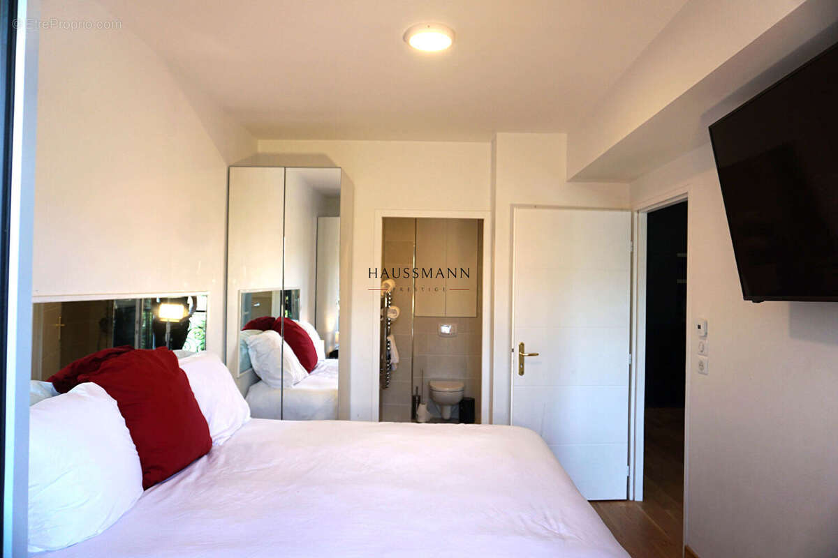 Appartement à NEUILLY-SUR-SEINE