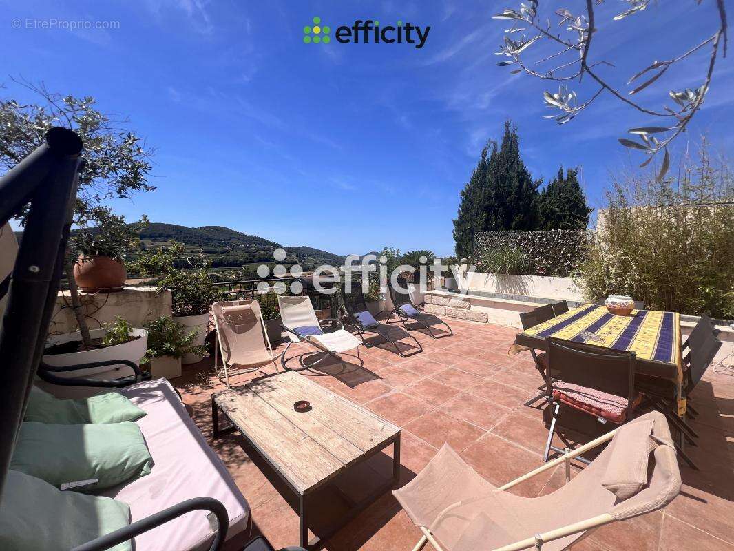 Appartement à LA CADIERE-D&#039;AZUR