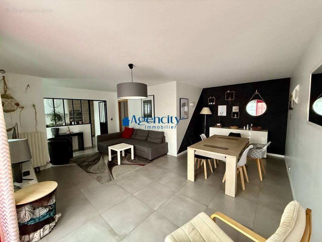 Maison à PONTAULT-COMBAULT