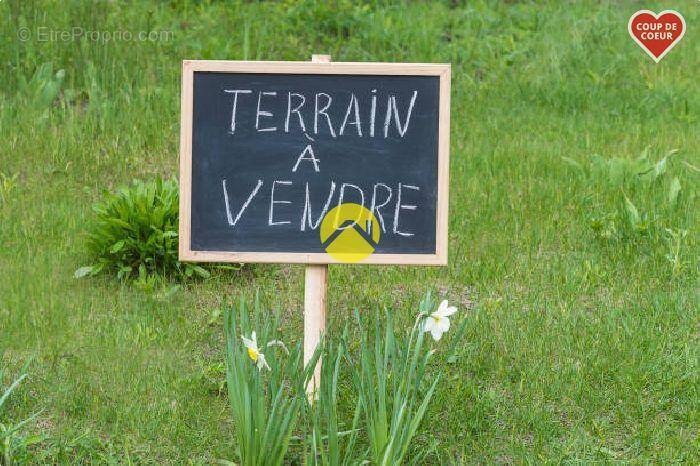 Terrain à CHAROST