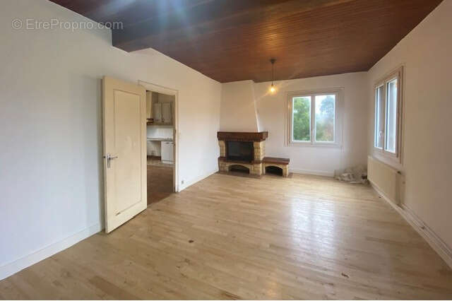 Maison à SAINT-PAUL-DE-SERRE