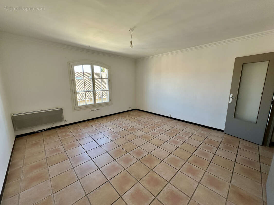 Appartement à SOLLIES-PONT