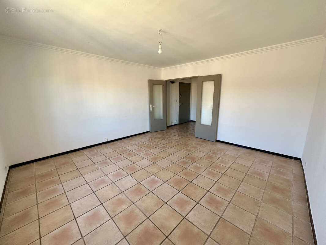 Appartement à SOLLIES-PONT