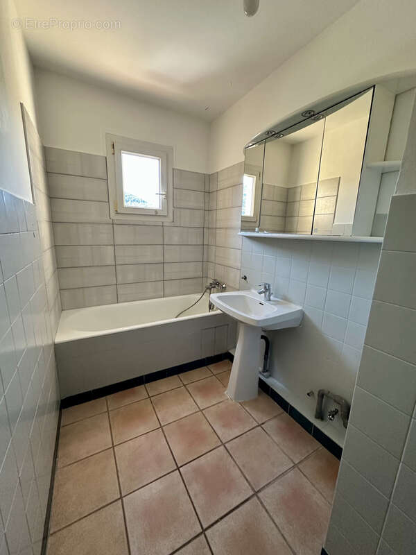 Appartement à SOLLIES-PONT