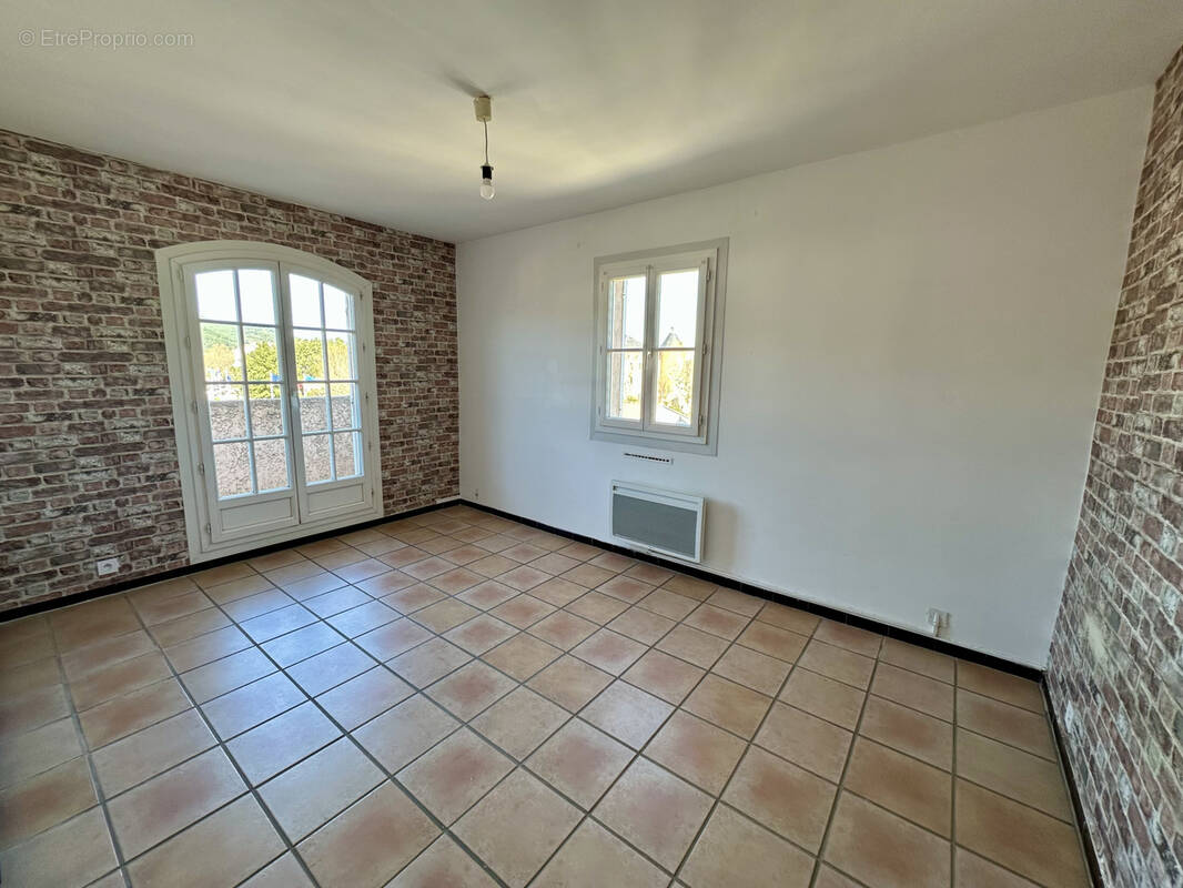 Appartement à SOLLIES-PONT