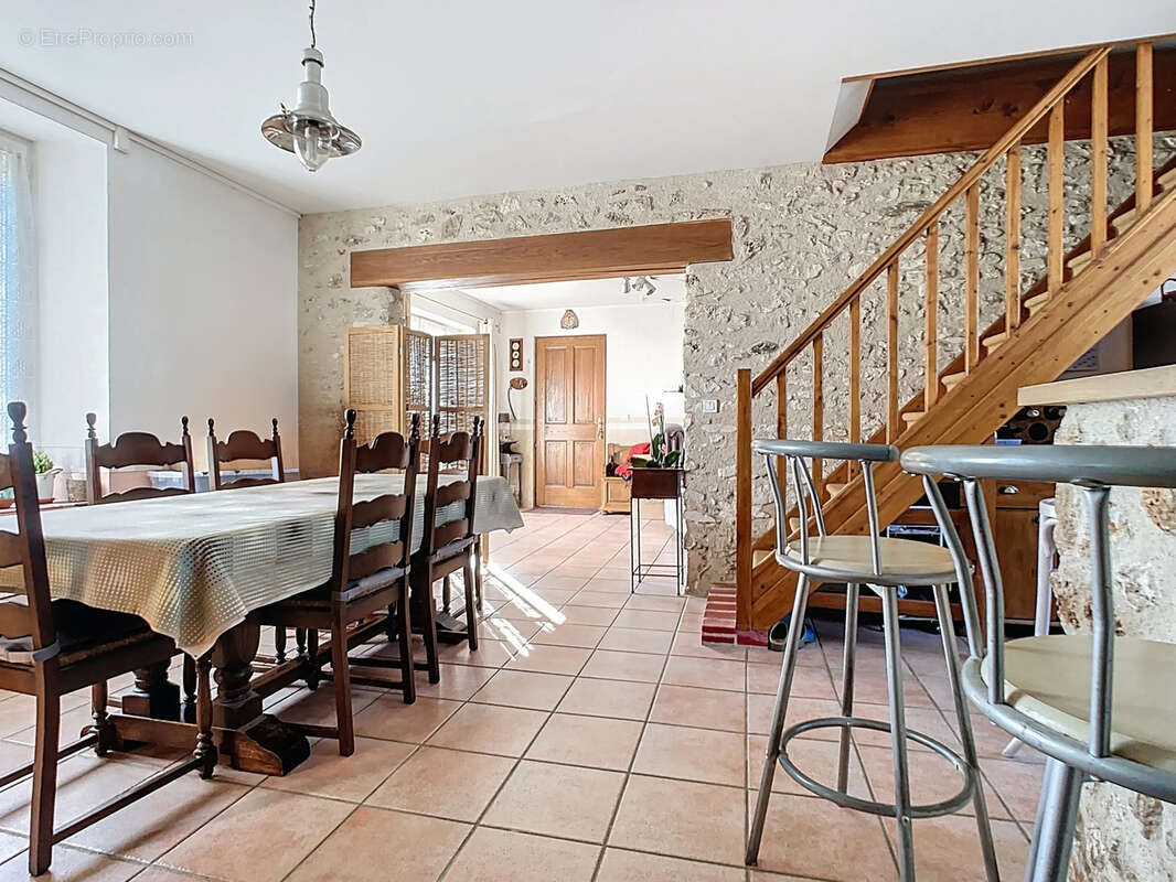 Maison à MONTMIRAIL