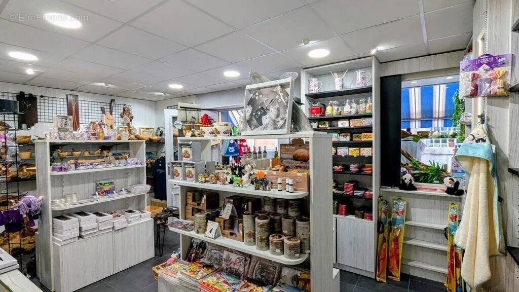 Commerce à COTIGNAC