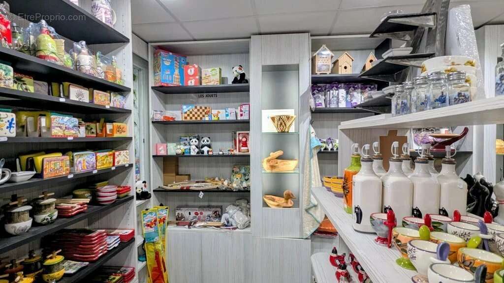 Commerce à COTIGNAC