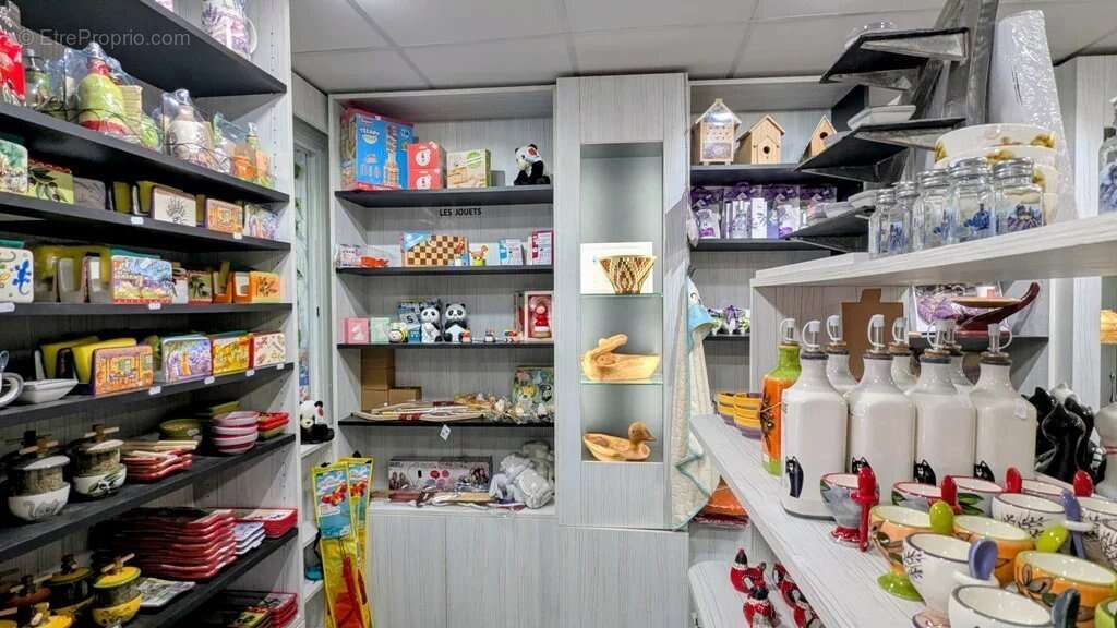 Commerce à COTIGNAC