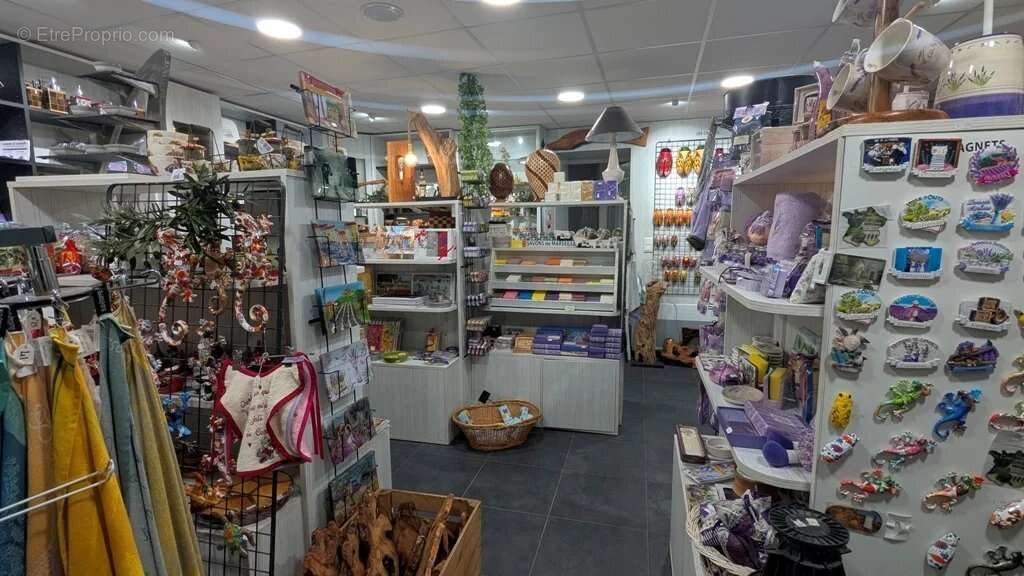 Commerce à COTIGNAC