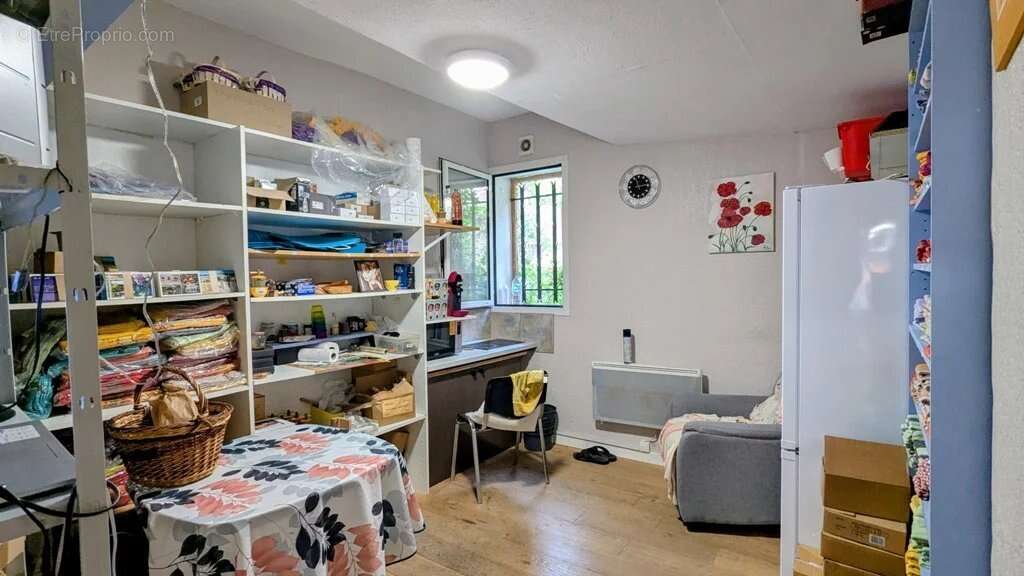 Commerce à COTIGNAC