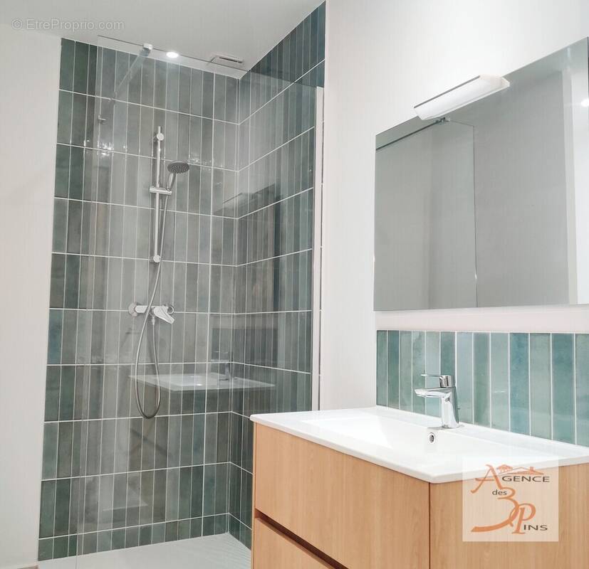 Appartement à COLLOBRIERES