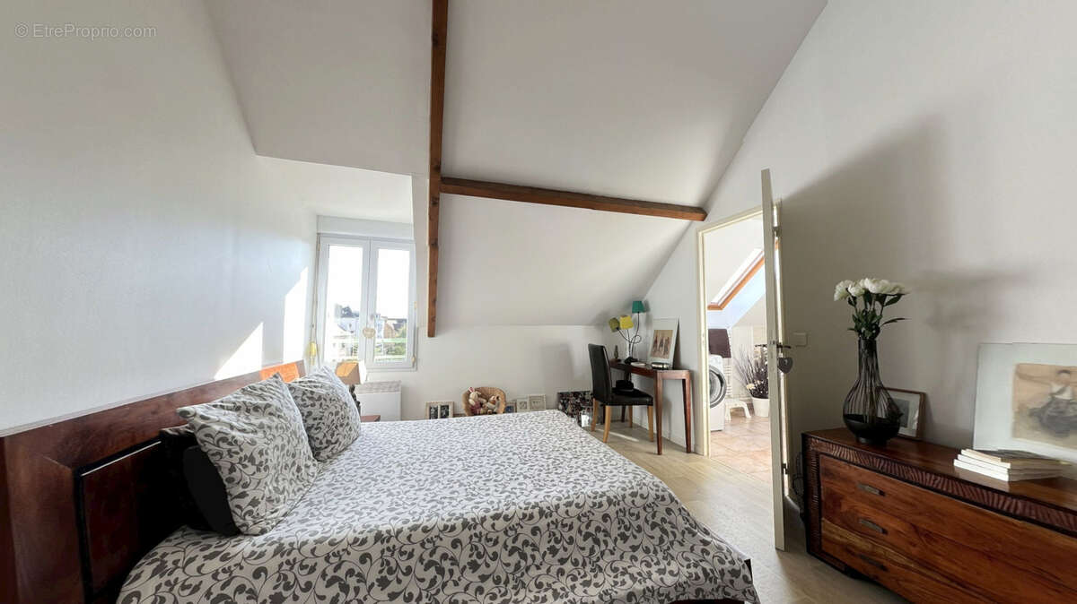 Appartement à NEAUPHLE-LE-CHATEAU