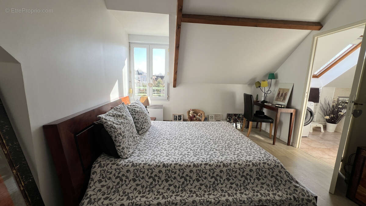 Appartement à NEAUPHLE-LE-CHATEAU