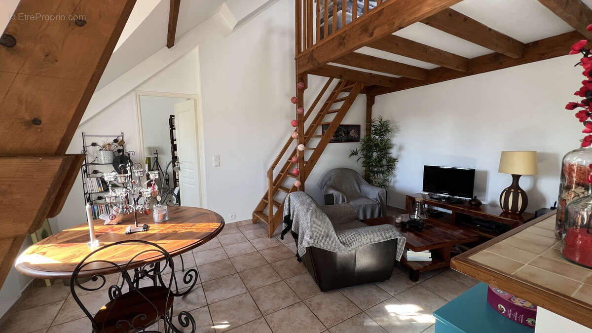 Appartement à NEAUPHLE-LE-CHATEAU
