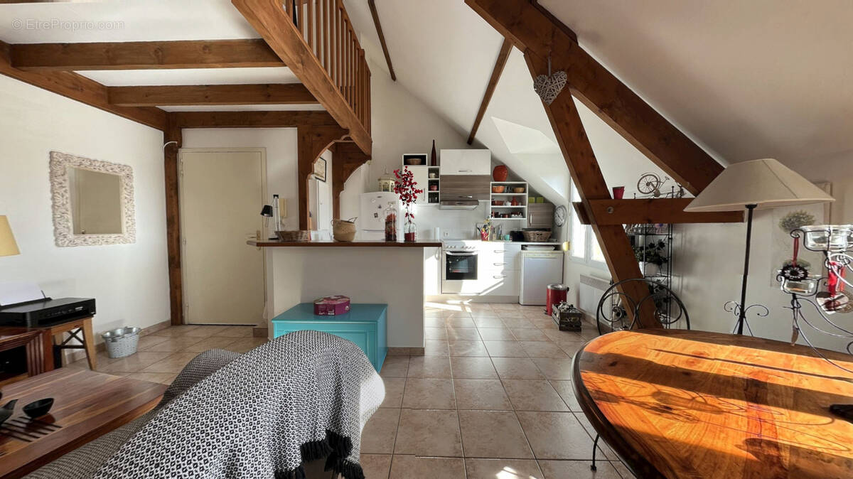Appartement à NEAUPHLE-LE-CHATEAU