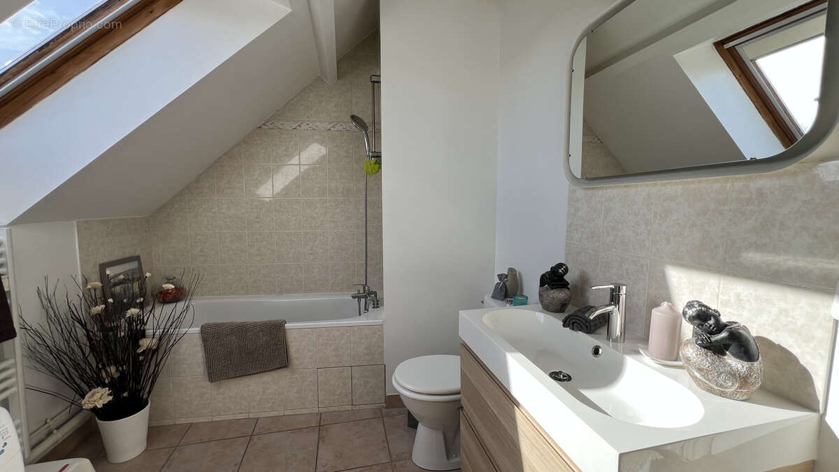 Appartement à NEAUPHLE-LE-CHATEAU