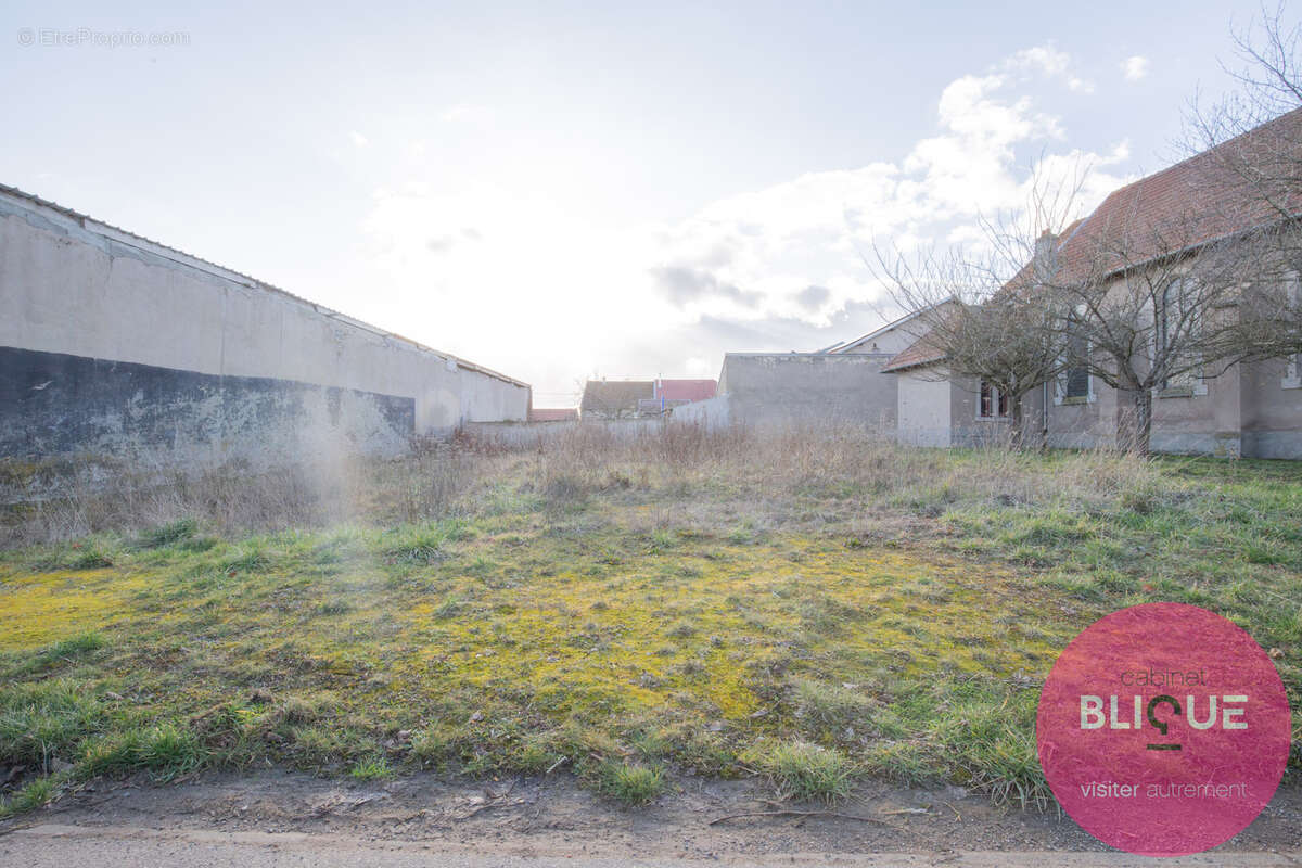 Terrain à ROUVES