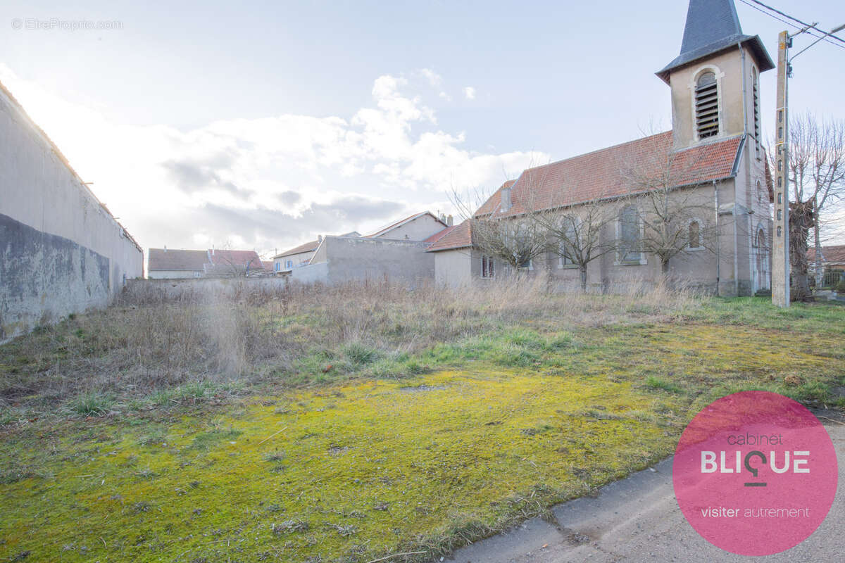 Terrain à ROUVES