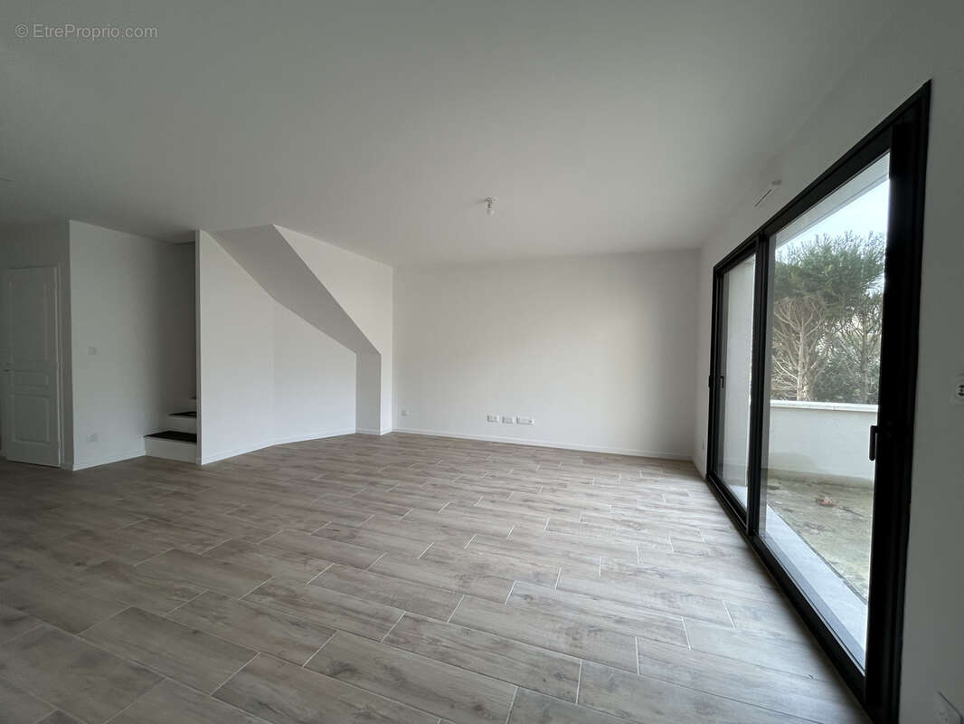 Maison à SAINT-ETIENNE-DU-ROUVRAY