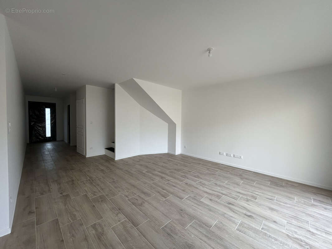 Maison à SAINT-ETIENNE-DU-ROUVRAY