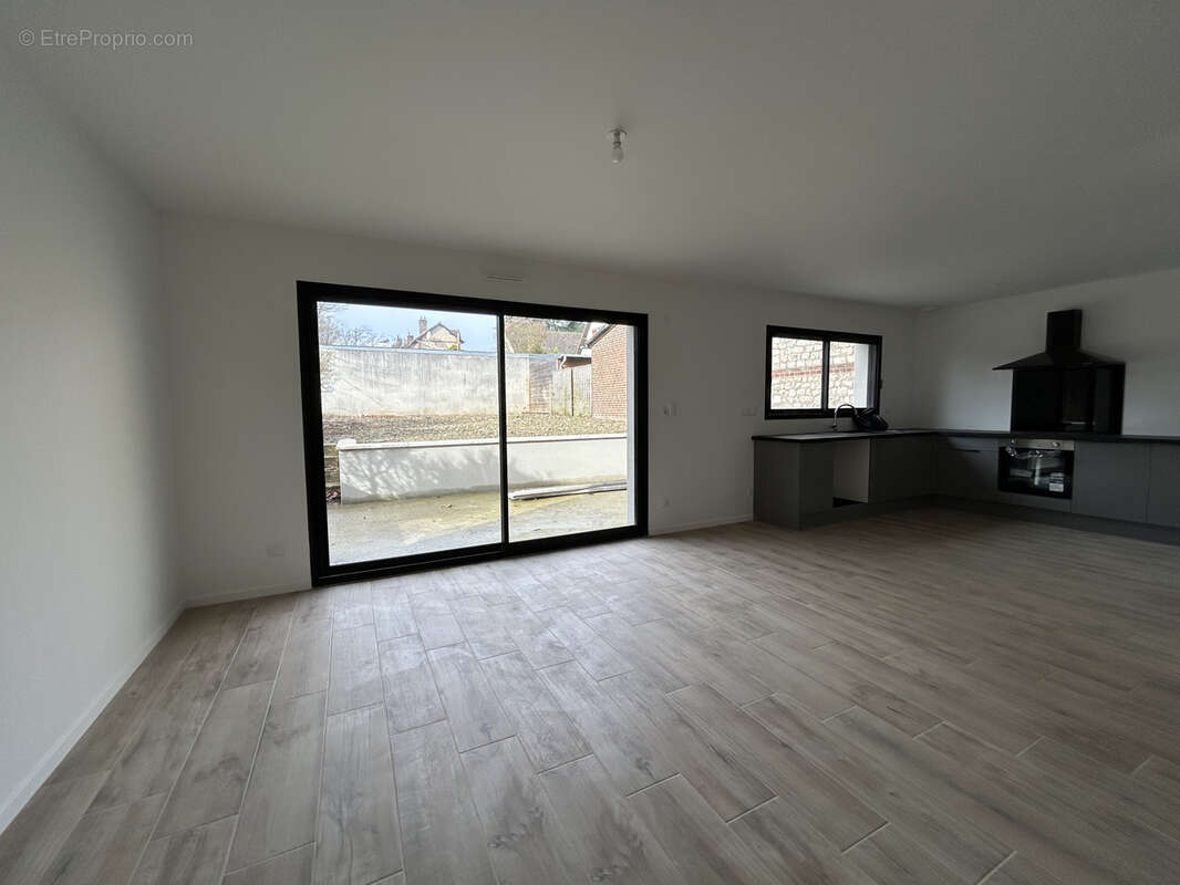 Maison à SAINT-ETIENNE-DU-ROUVRAY