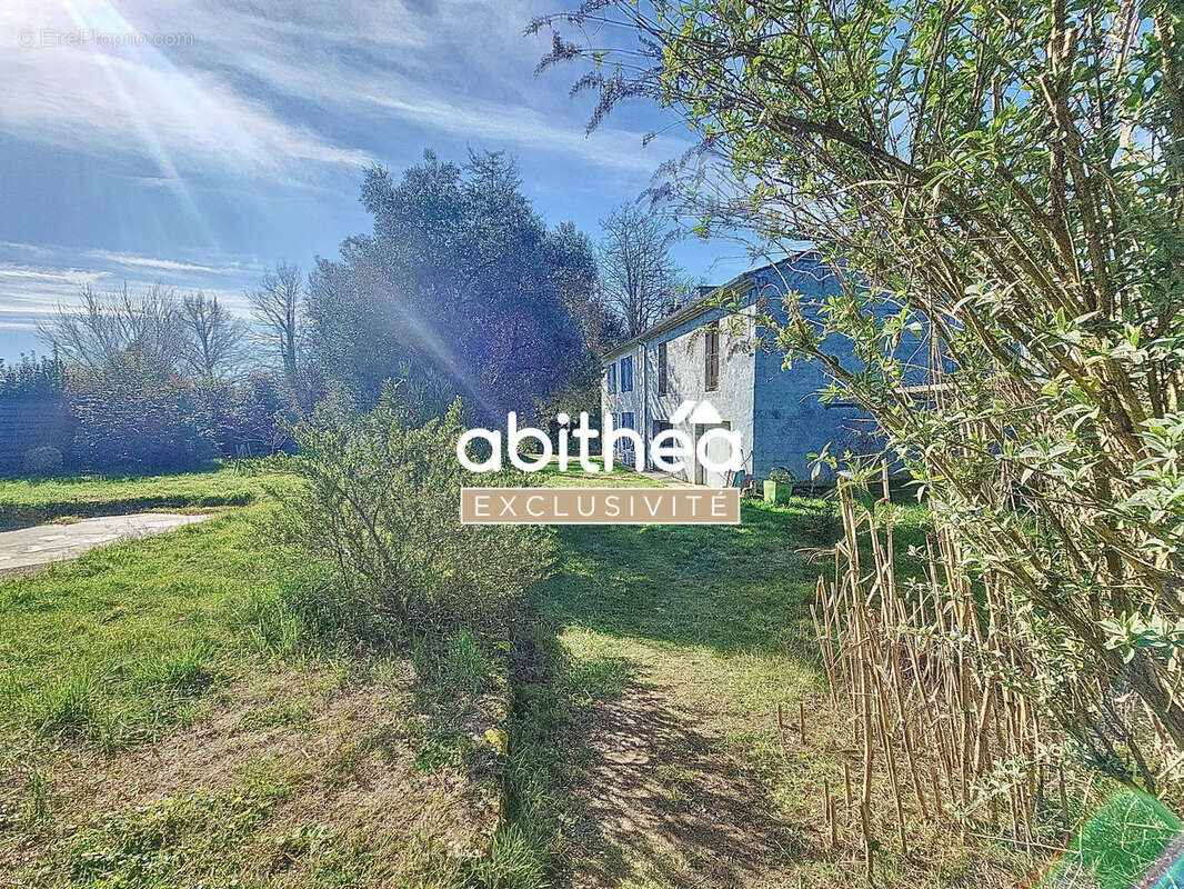 Maison à SAINT-GENIS-DE-SAINTONGE