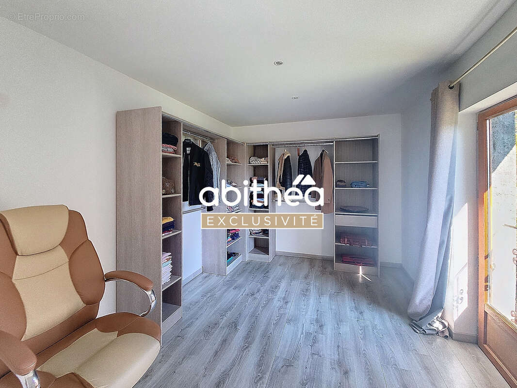 Maison à SAINT-GENIS-DE-SAINTONGE