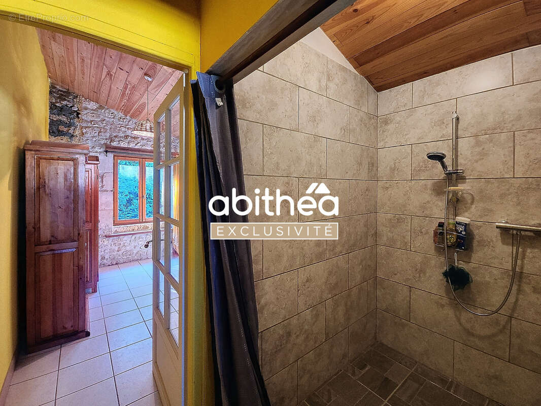 Maison à SAINT-GENIS-DE-SAINTONGE