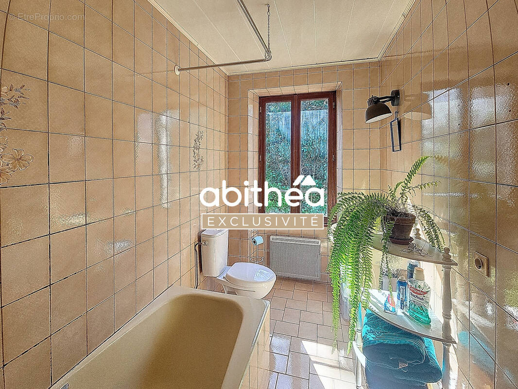 Maison à SAINT-GENIS-DE-SAINTONGE