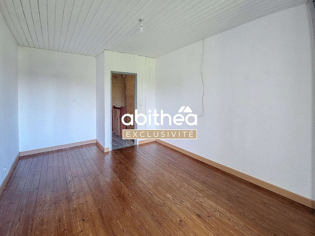 Maison à SAINT-GENIS-DE-SAINTONGE